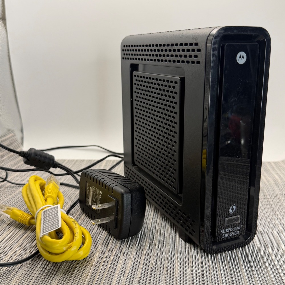 Motorola SURFboard SBG6580 DOCSIS 3.0 Cable Modem Wi-Fi Router N600 4-Port Black